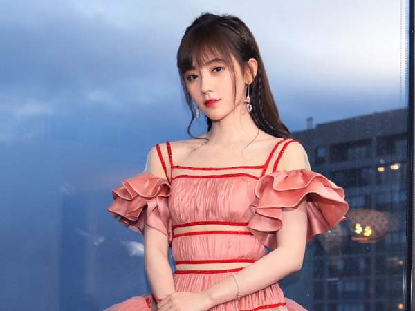 “四千年美女”鞠婧祎被曝剧组耍大牌 态度冷漠爱用替身拍戏不敬业