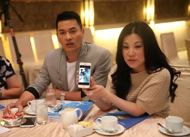 63岁吕良伟夫妇与甄子丹一家同框 细数其三段情史