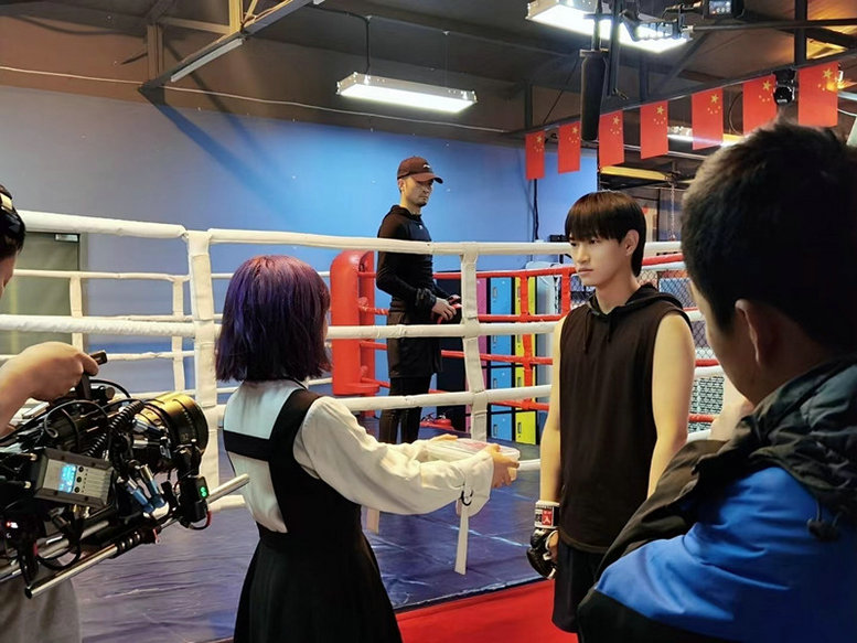 代羽宸电影《武艺门》杀青 不惧打戏不畏严寒展现演员敬业精神