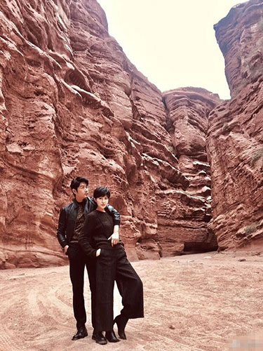 超酷!陆毅鲍蕾拍写真秀恩爱 结婚十三年依旧如初恋