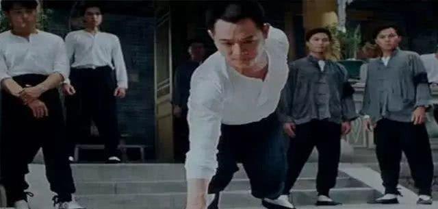 功夫明星经典动作:成龙的摔,甄子丹的锁,李连杰最经典!