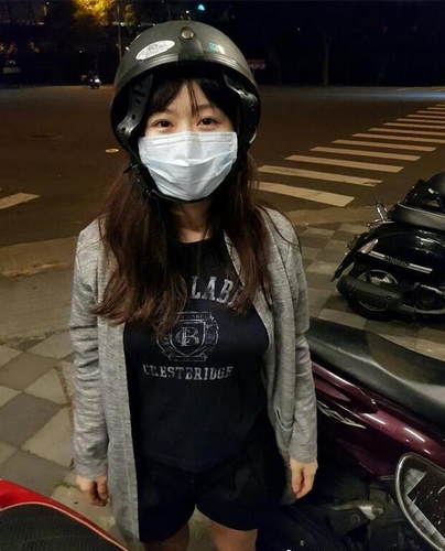 福原爱戴反安全帽被老公嘲笑 网友:回家跪奶瓶吧