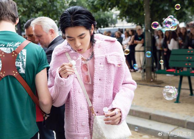 如果吴亦凡是夏日冰淇淋,那这次他是草莓味的!