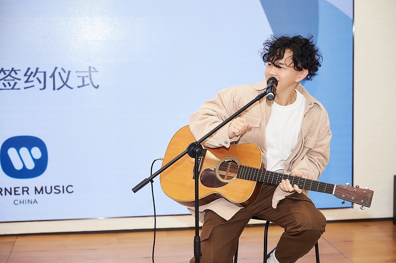 郑伟杰Nigel Tay签约华纳音乐,全新出发正式起航