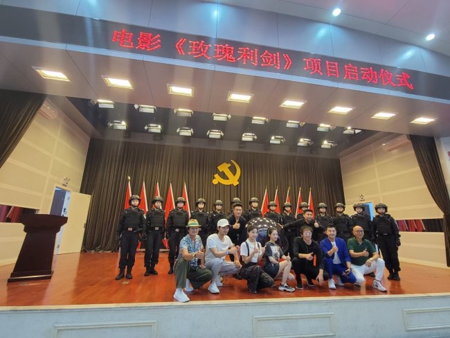 樊昊仑筹拍女子特警电影《玫瑰利剑》,场面宏大,女版战狼