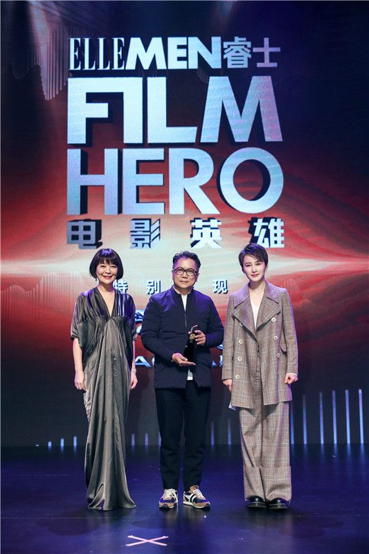 蒋璐霞亮相ELLEMEN盛典 担当颁奖嘉宾致敬幕后影人