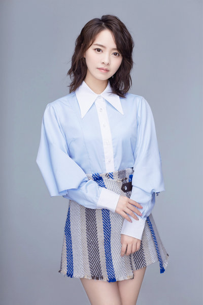 演员余心恬最新写真曝光 职业与甜美并存