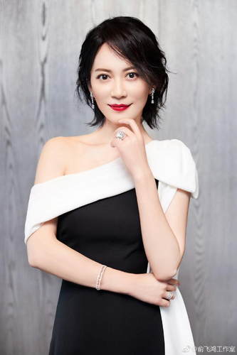 俞飞鸿与神秘男同居疑似隐婚？工作人员：瞎写的