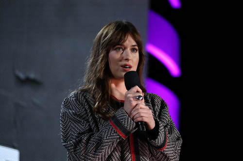 《五十度灰》女主公开电话号码 背后原因竟是这样?