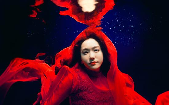 新垣结衣水中泳姿美翻 BGM居然是她的心跳声