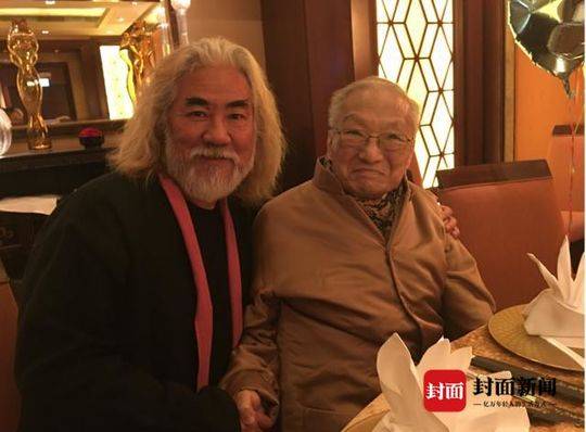 张纪中写文悼念金庸 宣布《飞狐》后不再拍金庸剧