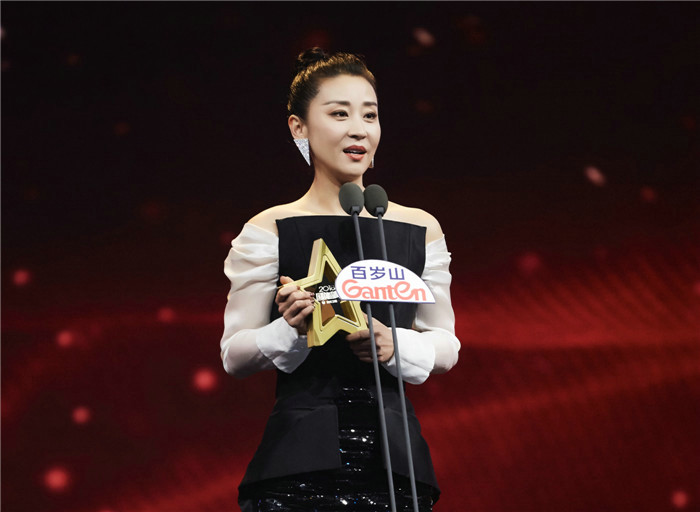 苗圃斩获“演技卓越女演员奖” 努力在“第六等”表演
